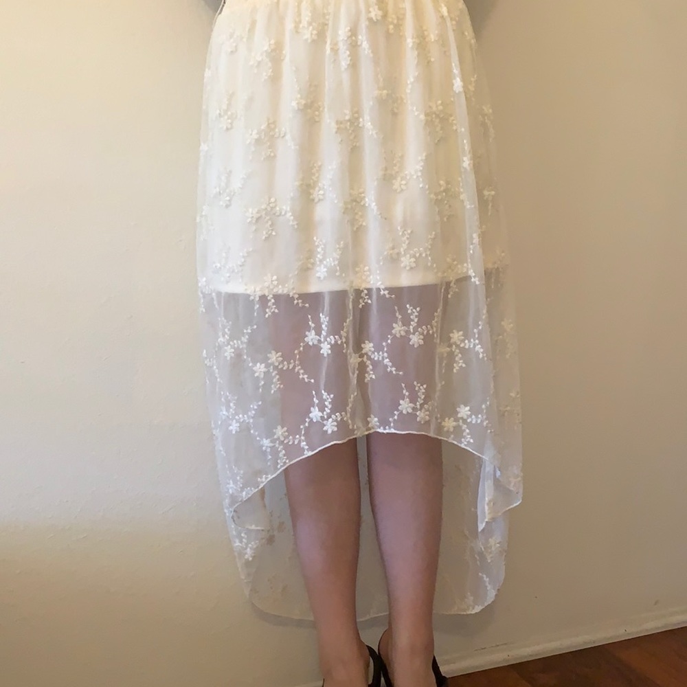 No Boundaries Women’s flower beige color veil skirt Size M